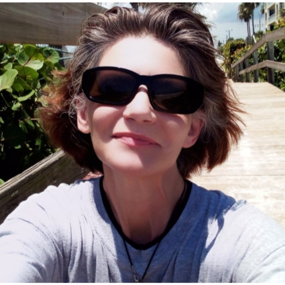 Meet your Posher, Paulette - Picture 1 of 2